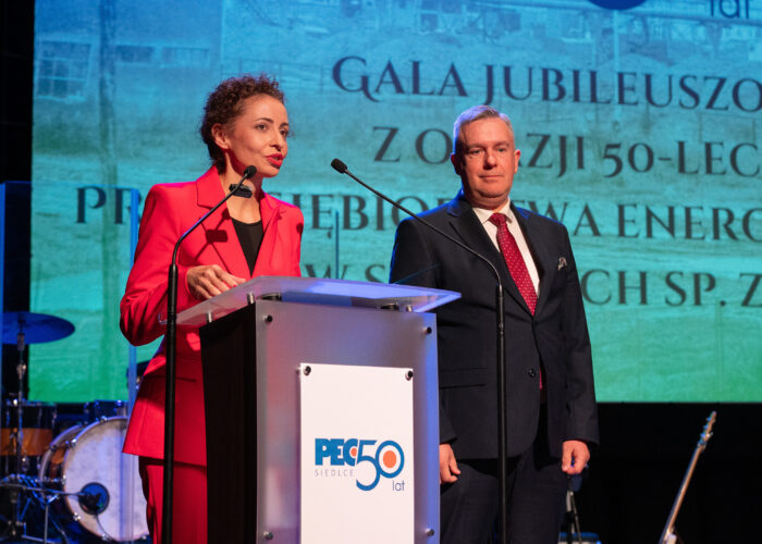 Przemowa Magdaleny Sałaty Dyrektor Delegatury w Siedlcach Urzędu Marszałkowskiego Województwa Mazowieckiego oraz Krzysztofa Chaberskiego Radnego Sejmiku Województwa Mazowieckiego podczas gali jubileuszowej