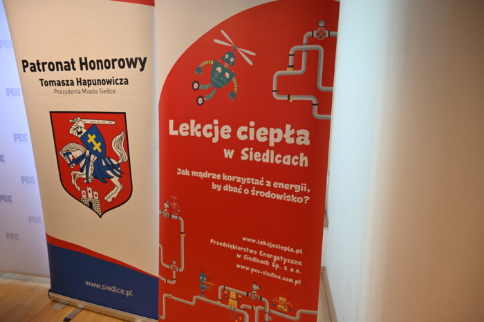 plakaty - roll upy dotyczace Patronatu Honorowego Prezydenta Miasta Siedlce Tomasza Hapunowicza oraz plakat informujacy o Lekcjach Ciepła