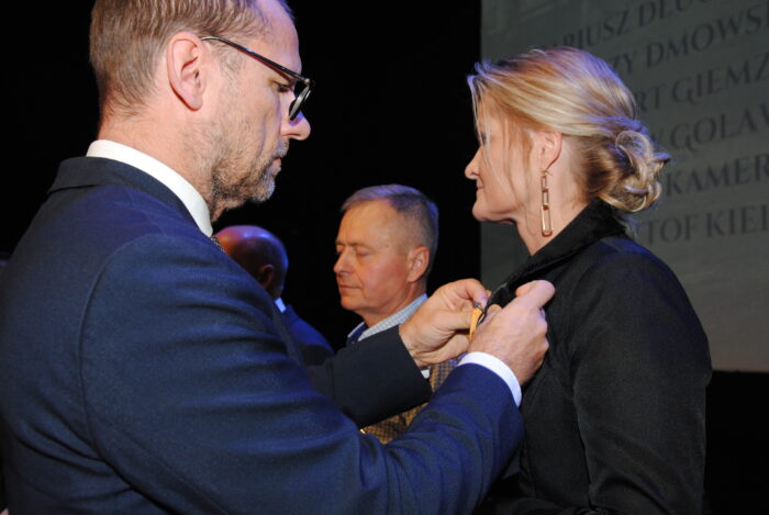 Ceremonia odznaczeń pracowników przez Wicewojewodę Mazowieckiego Roberta Sitnika