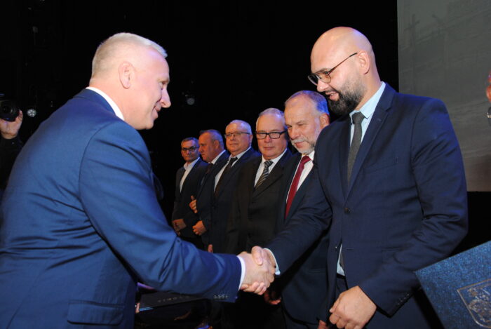 Ceremonia odznaczeń pracowników – wręczenie dyplomów uznania przez Prezydenta Miasta Siedlce Tomasza Hapunowicza