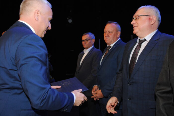 Ceremonia odznaczeń pracowników – wręczenie dyplomów uznania przez Prezydenta Miasta Siedlce Tomasza Hapunowicza