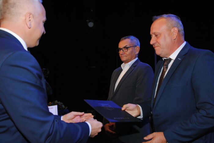 Ceremonia odznaczeń pracowników – wręczenie dyplomów uznania przez Prezydenta Miasta Siedlce Tomasza Hapunowicza
