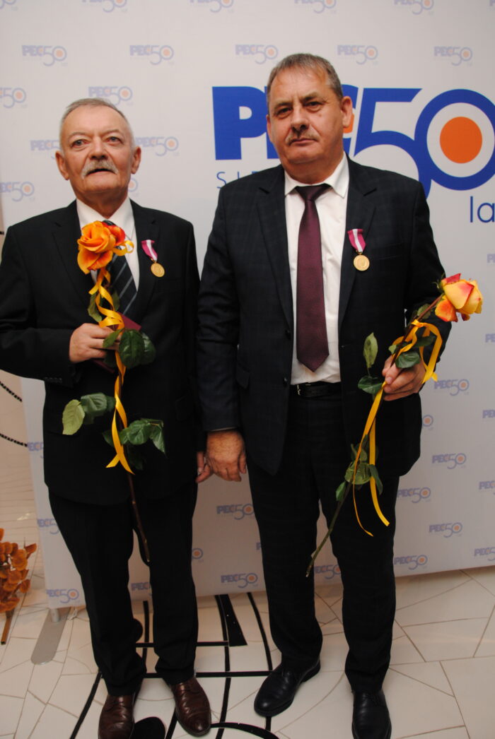Pamiątkowe zdjęcie uczestników gali jubileuszowej