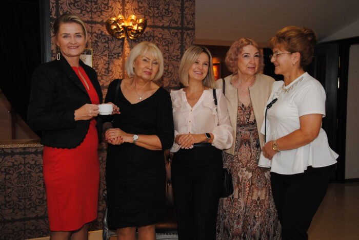 Pamiątkowe zdjęcie uczestników gali jubileuszowej