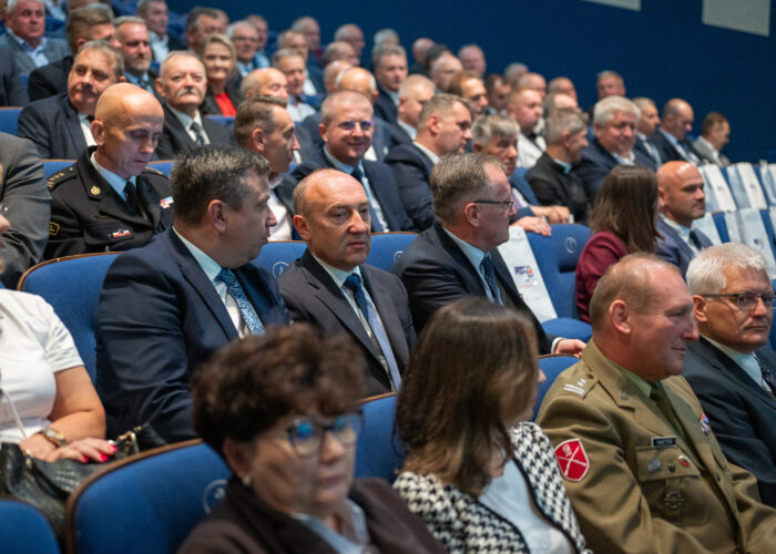 Pamiątkowe zdjęcie uczestników gali jubileuszowej