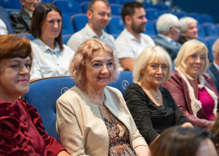 Pamiątkowe zdjęcie uczestników gali jubileuszowej