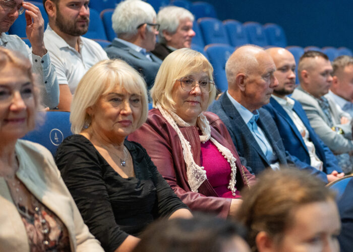 Pamiątkowe zdjęcie uczestników gali jubileuszowej