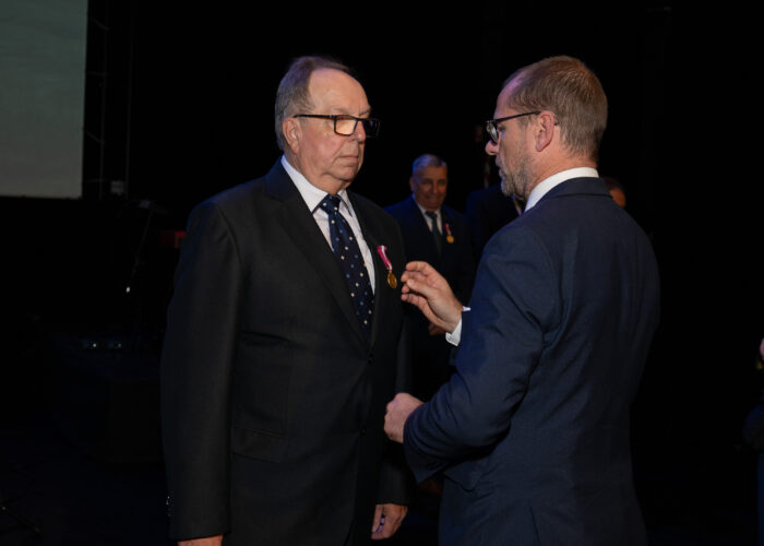 Ceremonia odznaczeń pracowników przez Wicewojewodę Mazowieckiego Roberta Sitnika
