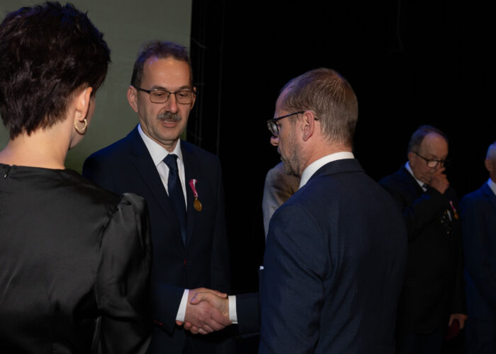 Ceremonia odznaczeń pracowników przez Wicewojewodę Mazowieckiego Roberta Sitnika