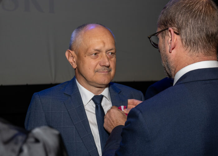 Ceremonia odznaczeń pracowników przez Wicewojewodę Mazowieckiego Roberta Sitnika