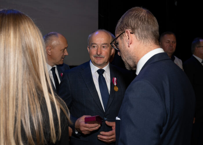 Ceremonia odznaczeń pracowników przez Wicewojewodę Mazowieckiego Roberta Sitnika
