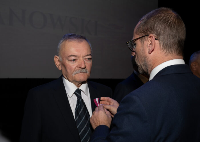 Ceremonia odznaczeń pracowników przez Wicewojewodę Mazowieckiego Roberta Sitnika