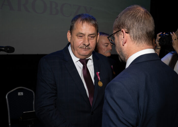 Ceremonia odznaczeń pracowników przez Wicewojewodę Mazowieckiego Roberta Sitnika
