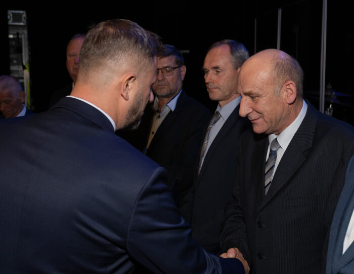 Ceremonia odznaczeń pracowników - wręczenie dyplomów uznania przez Prezesa Zarządu PEC Siedlce Wojciecha Pawlika