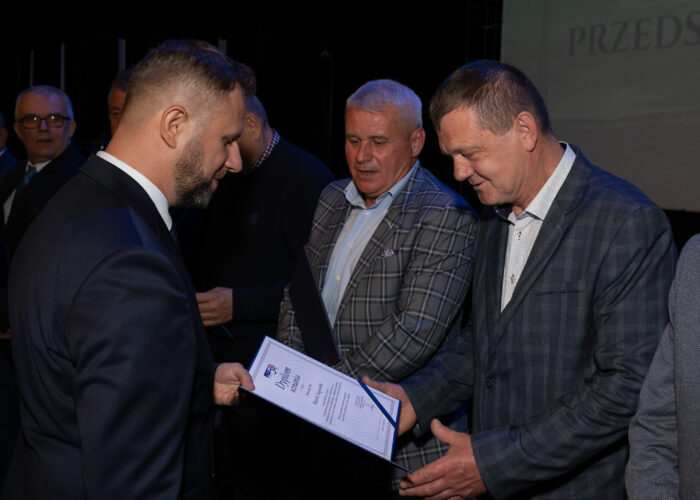 Ceremonia odznaczeń pracowników - wręczenie dyplomów uznania przez Prezesa Zarządu PEC Siedlce Wojciecha Pawlika