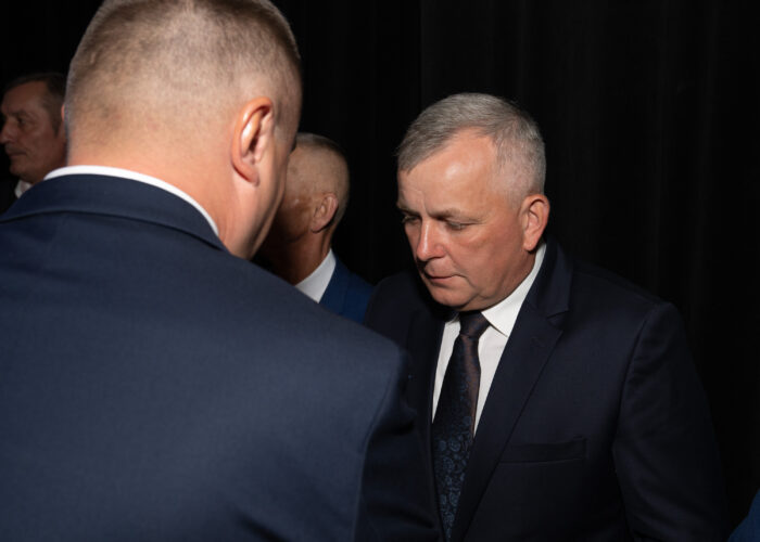 Ceremonia odznaczeń pracowników - wręczenie dyplomów uznania przez Członka Zarządu PEC Siedlce Dariusza Napiórkowskiego