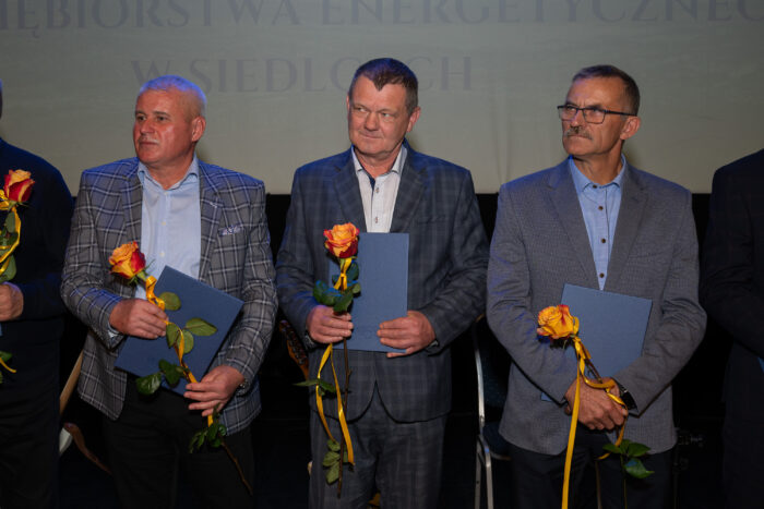 Ceremonia odznaczeń pracowników - pamiątkowe zdjęcie