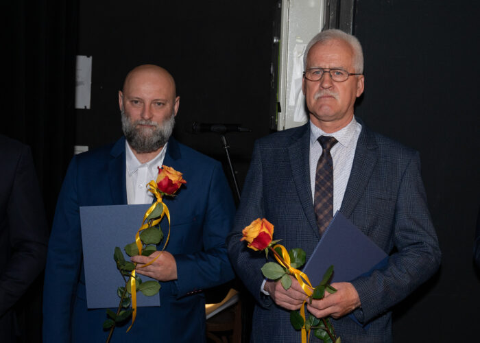 Ceremonia odznaczeń pracowników - pamiątkowe zdjęcie