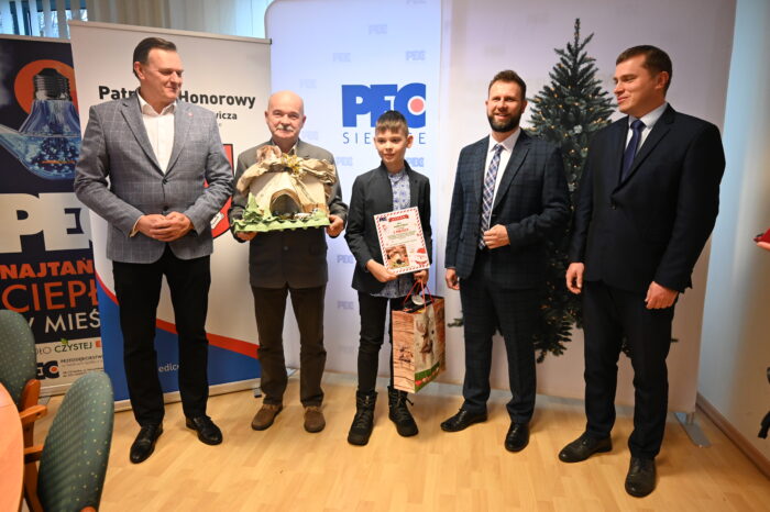 Praca plastyczna wykonana przez jednego z uczestników konkursu na szopkę betlejemską z recyklingu organizowanego przez Przedsiębiorstwo Energetyczne w Siedlcach Sp. z o.o.