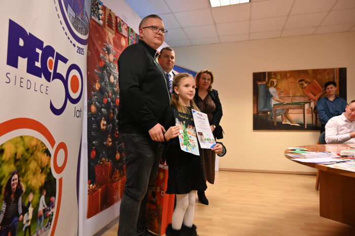 laureatka konkursu plastycznego Ciepło Świąt , Członek Zarządu oraz Naczelnik Wydziału Edukacji UM