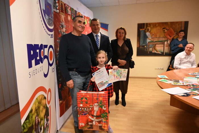 laureatka konkursu plastycznego Ciepło Świąt , Członek Zarządu oraz Naczelnik Wydziału Edukacji UM