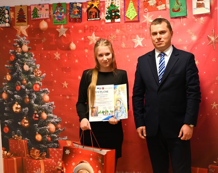 laureatka konkursu plastycznego Ciepło Świat-Bozobarodzeniowa kartka, kategoria szkoły podstawowe, klasa VII-VIII oraz Członek Zarządu