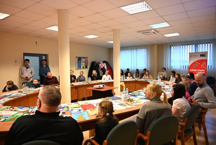 uroczystość wręczenia nagród laureatom konkursu plastycznego Ciepło Świąt