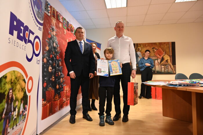 laureat konkursu plastycznego Ciepło Świąt oraz Członek Zarządu przedsiębiorstwa i opiekun