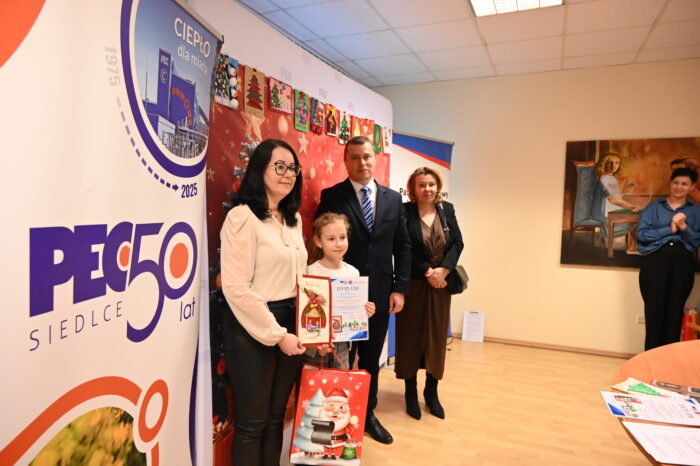 laureatka konkursu plastycznego Ciepło Świąt , Członek Zarządu oraz Naczelnik Wydziału Edukacji UM