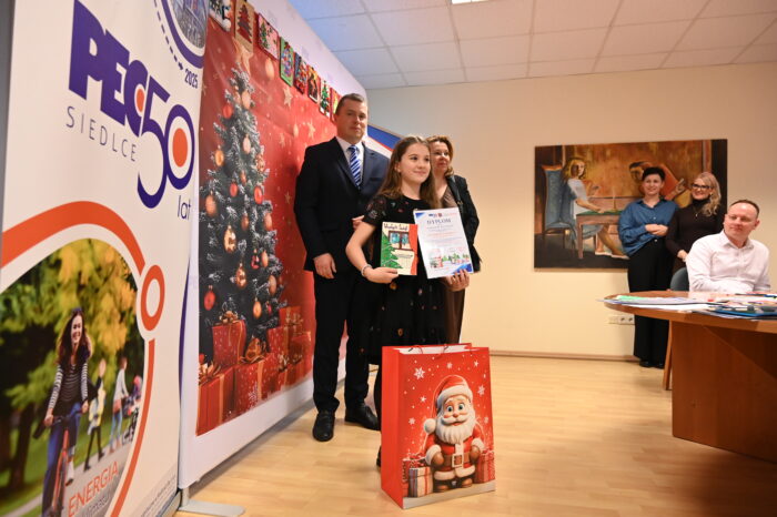 laureatka konkursu plastycznego Ciepło Świąt , Członek Zarządu oraz Naczelnik Wydziału Edukacji UM