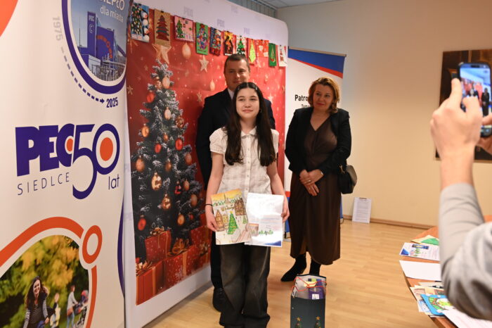 laureatka konkursu plastycznego Ciepło Świąt , Członek Zarządu oraz Naczelnik Wydziału Edukacji UM