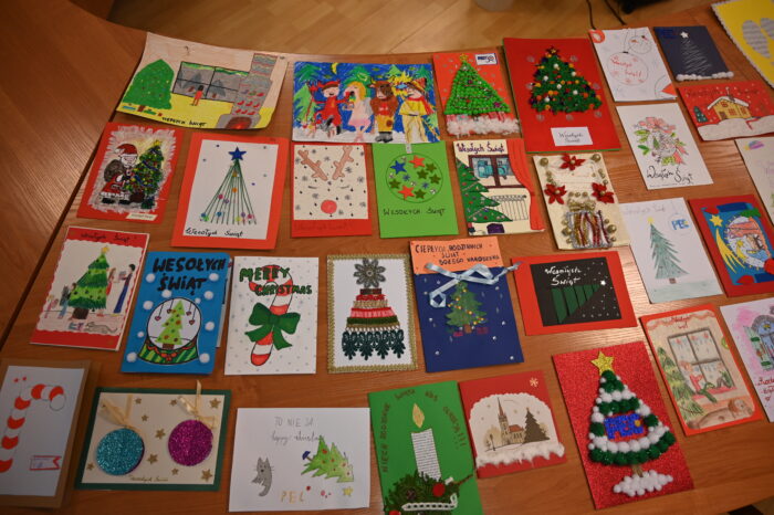 Prace konkursowe dostarczone do Przedsiębiorstwa Energetycznego w Siedlcach Spółka z o.o. w ramach konkursu „Ciepło Świąt – Bożonarodzeniowa kartka”.