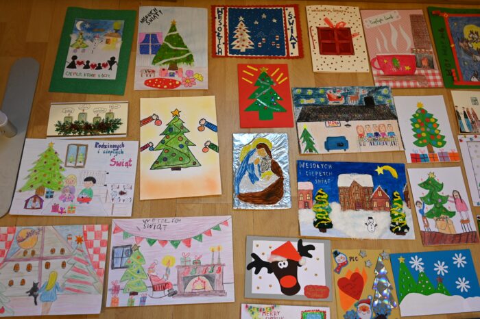 Prace konkursowe dostarczone do Przedsiębiorstwa Energetycznego w Siedlcach Spółka z o.o. w ramach konkursu „Ciepło Świąt – Bożonarodzeniowa kartka”.