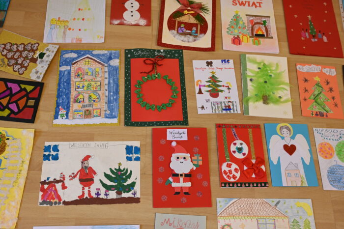 Prace konkursowe dostarczone do Przedsiębiorstwa Energetycznego w Siedlcach Spółka z o.o. w ramach konkursu „Ciepło Świąt – Bożonarodzeniowa kartka”.