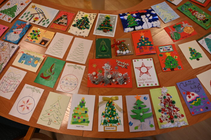 Prace konkursowe dostarczone do Przedsiębiorstwa Energetycznego w Siedlcach Spółka z o.o. w ramach konkursu „Ciepło Świąt – Bożonarodzeniowa kartka”.