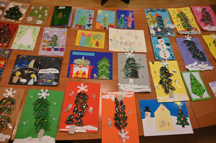 Prace konkursowe dostarczone do Przedsiębiorstwa Energetycznego w Siedlcach Spółka z o.o. w ramach konkursu „Ciepło Świąt – Bożonarodzeniowa kartka”.