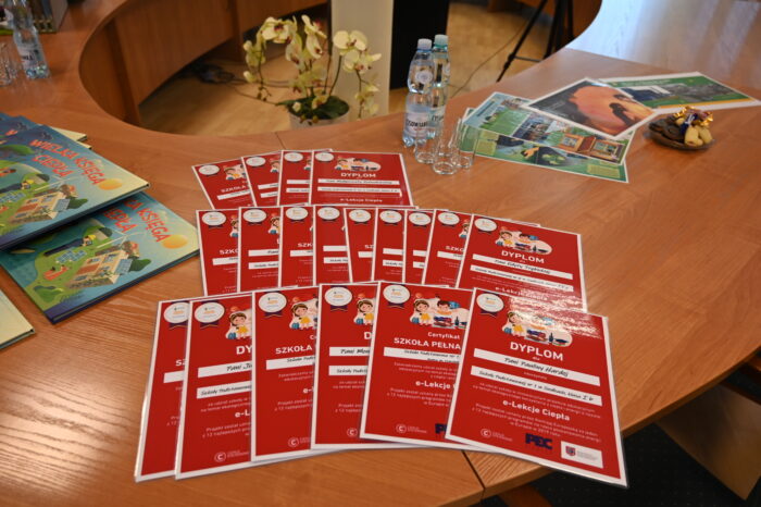 dyplomy dla laureatów