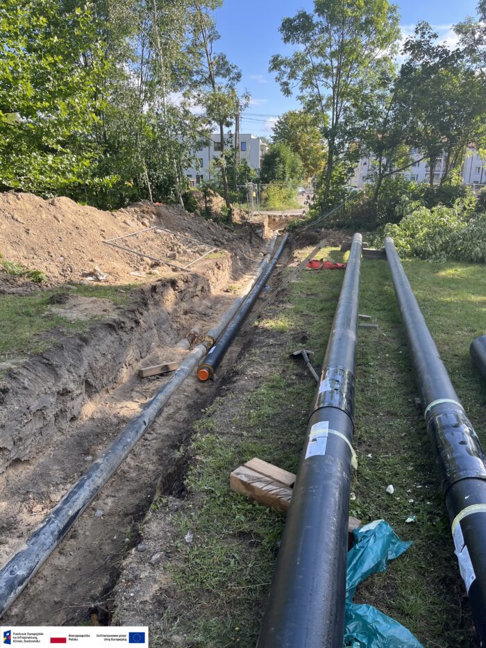 Prace modernizacyjne obejmujące przebudowę sieci ciepłowniczej na ul. Bema w Siedlcach w ramach projektu "Modernizacja sieci ciepłowniczej w Siedlcach", współfinansowanego z FEnIKS.
