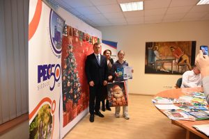 laureatka konkursu plastycznego Ciepło Świąt , Członek Zarządu oraz Naczelnik Wydziału Edukacji UM