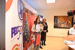 laureatka konkursu plastycznego Ciepło Świąt , Członek Zarządu oraz Naczelnik Wydziału Edukacji U