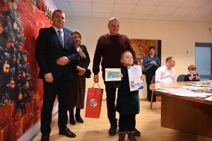 laureatka konkursu plastycznego Ciepło Świąt , Członek Zarządu oraz Naczelnik Wydziału Edukacji UM