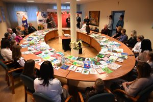 uroczystość wręczenia nagród laureatom konkursu plastycznego Ciepło Świąt