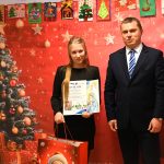 Laureatka konkursu plastycznego Ciepło Świąt – Bożonarodzeniowa kartka kategoria szkoły podstawowe klasa siedem osiem oraz Członek Zarządu
