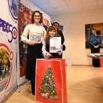 laureatka konkursu plastycznego Ciepło Świąt z opiekunem
