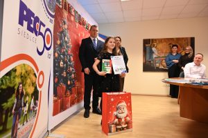 laureatka konkursu plastycznego Ciepło Świąt , Członek Zarządu oraz Naczelnik Wydziału Edukacji UM